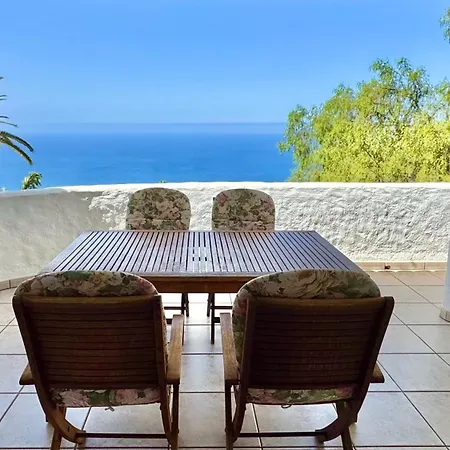 Apartment Residencial Rolando *
