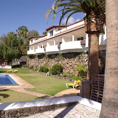 Residencial Rolando Apartment *